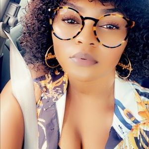 Meet your Posher, Celina